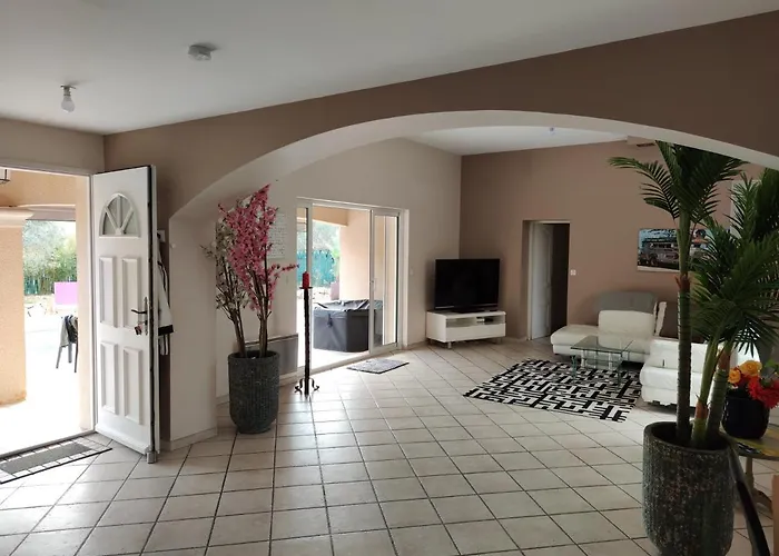 Peaceful 4 Stars Eco-Friendly Villa With Private Pool And Parking